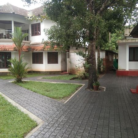 Lovedale Lakeside Homestay Alappuzha Exterior photo