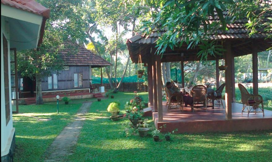 Lovedale Lakeside Homestay Alappuzha Exterior photo