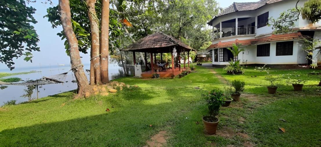 Lovedale Lakeside Homestay Alappuzha Exterior photo