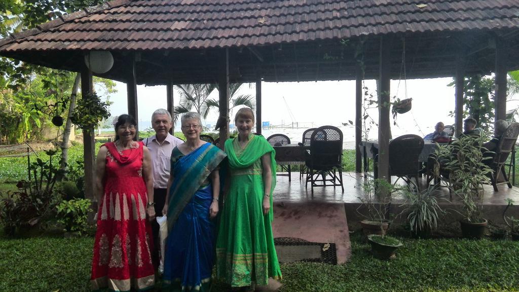Lovedale Lakeside Homestay Alappuzha Exterior photo