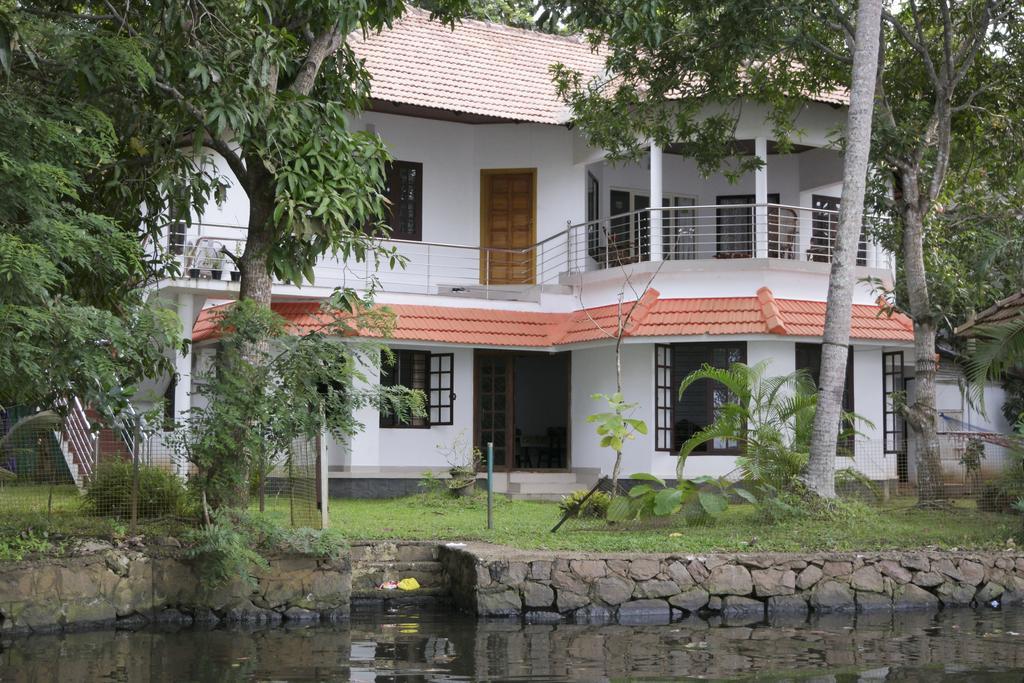 Lovedale Lakeside Homestay Alappuzha Exterior photo
